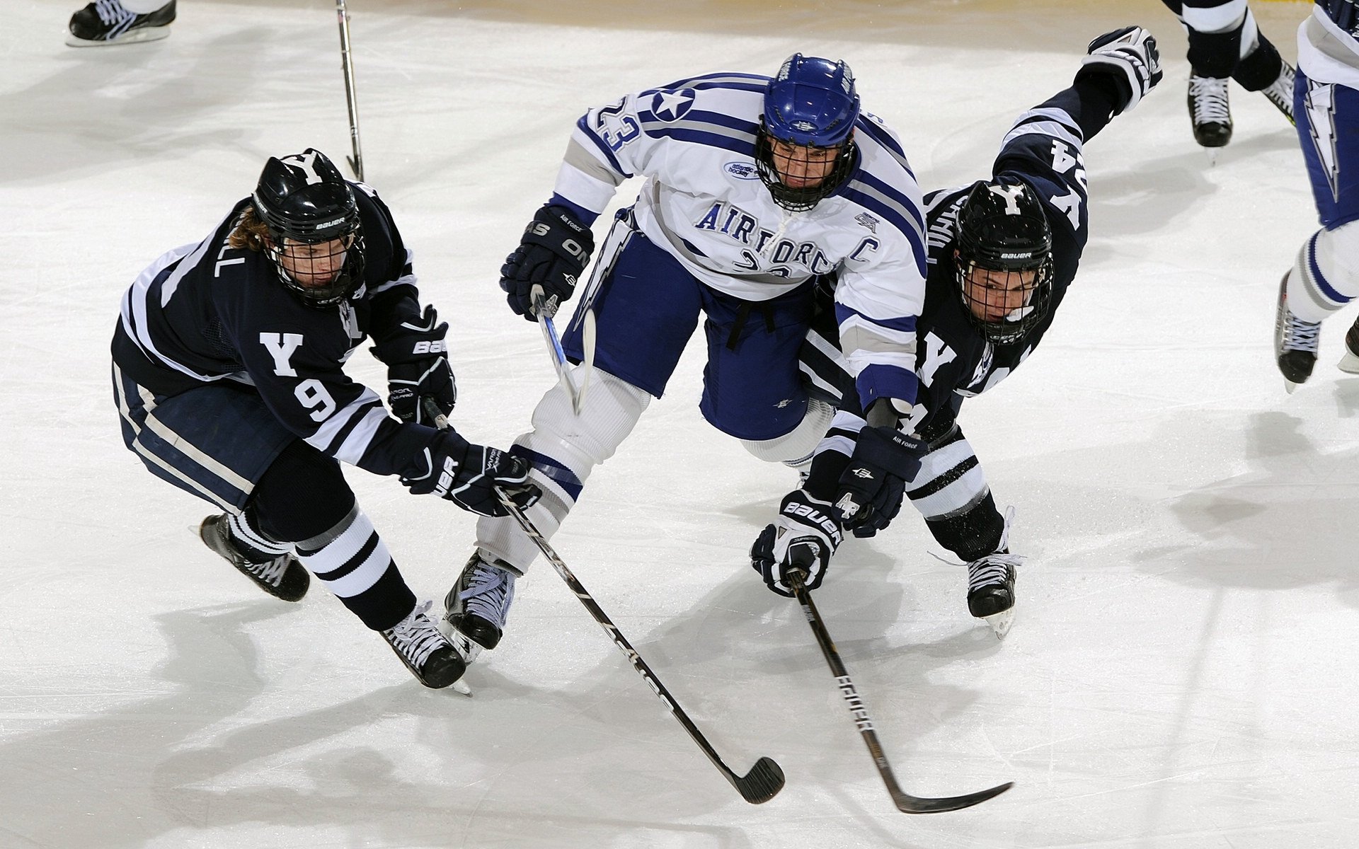 BSPORTS：中超联赛激战正酣，争冠保级悬念迭起，本土新星闪耀赛场